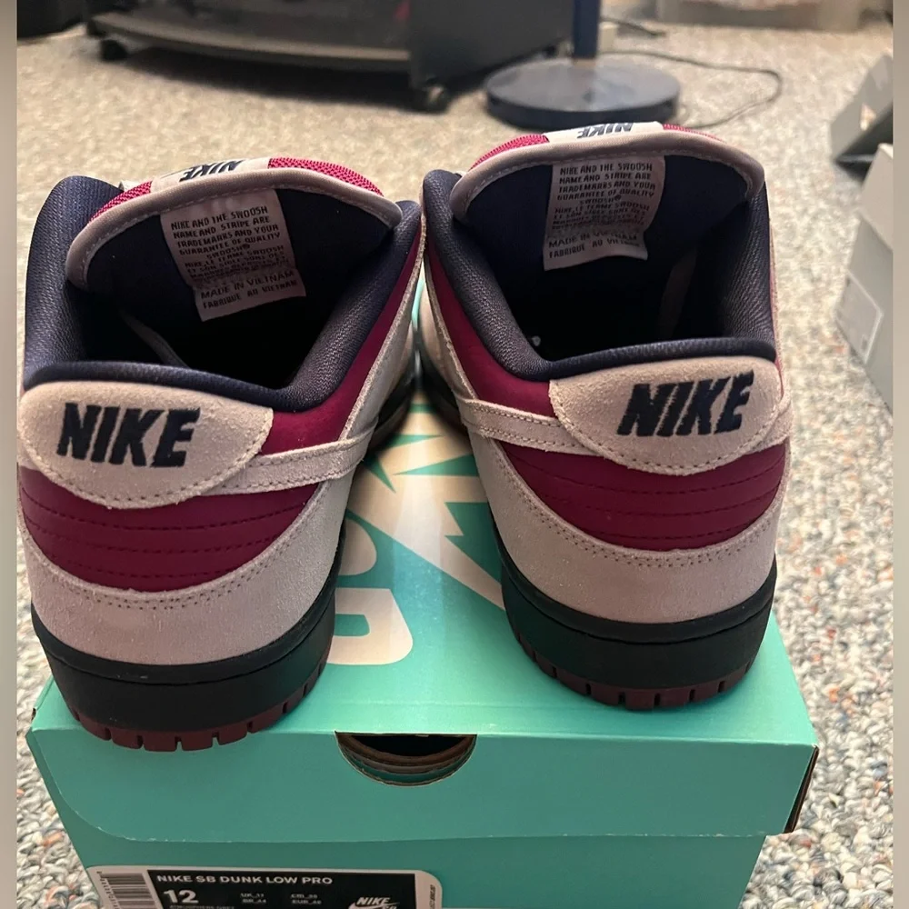 Nike sb mens dunk low size 12 true berry red grey blue 2019 dead stock new - Picture 6 of 12